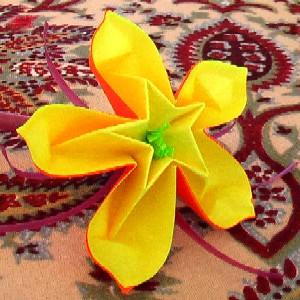 Fleur Origami Coeur d'Etoile Jaune